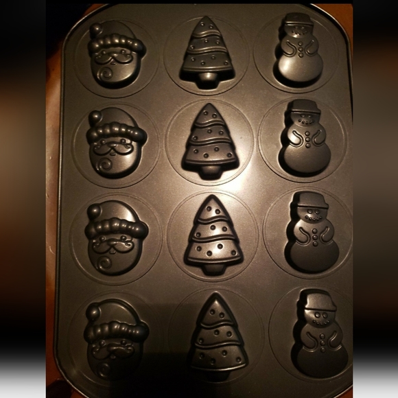 Wilton Xmas Baking Sheet - Picture 3 of 4